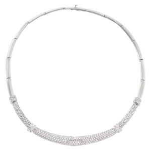 Necklace in platinum with apprx. 5 cts in pave diamonds