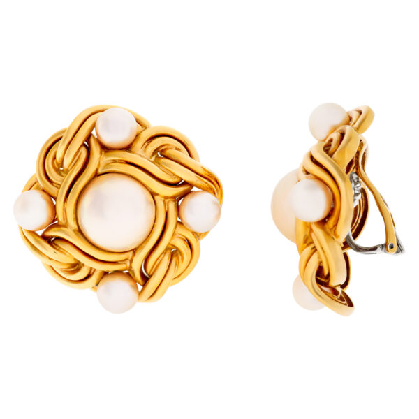 Pearl earrings and pin set in 18k yellow gold