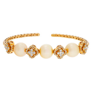 Gold pearl and diamond bangle in 18k