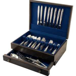 "EMPRESS" sterling silver flatware set by  International, patented in 1932. Perfect starter set: 9 place setting for 8 with 19 serving pieces. Perfect starter set.  Over 2800 grams of sterling silver.