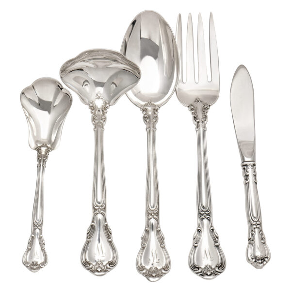 "CHANTILLY" sterling silver flatware set patented in 1895 by Gorham- 6 x 12 + 4 Serving pieces. Over 2200 grams sterling silver.