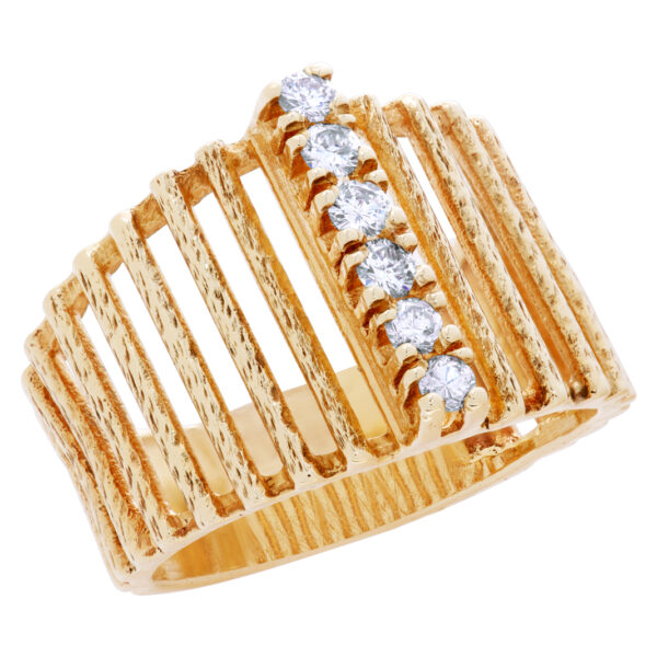 Diamond line ring in 14k yellow gold. Size 7