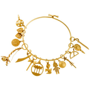 Lovely bracelet in 18k yellow gold with a variey of unique charms.