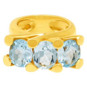 Blue topaz ring in 18k gold