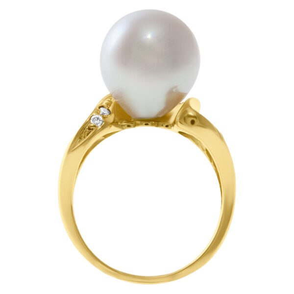 Pearl and diamond ring in 18k yellow gold with center silver pearl 11.3mm