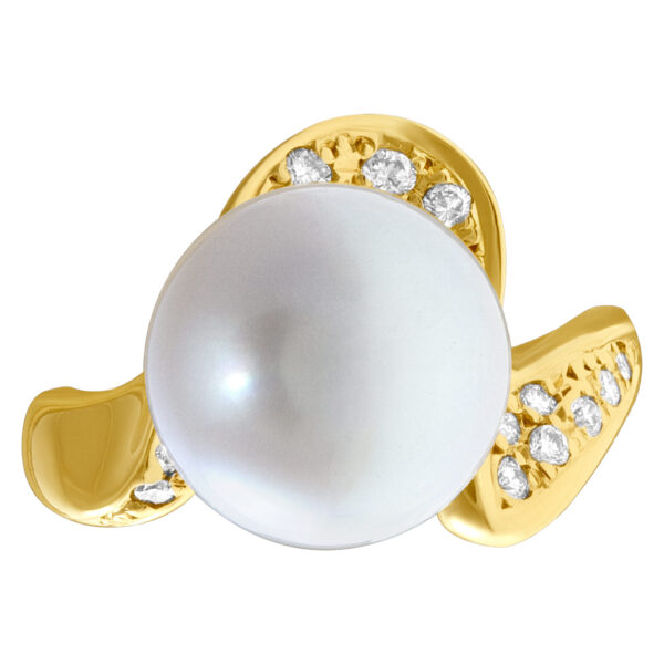 Pearl and diamond ring in 18k yellow gold with center silver pearl 11.3mm