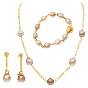 Set of golden pearls; earrings, bracelet and necklace in 18k gold