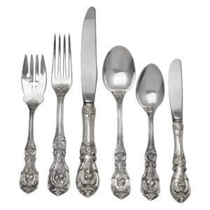 "FRANCIS THE I" Sterling silver Flatware patented in 1907 by Reed & Barton. 6 Place Setting for 12 + 4 serving  pieces. Over 90 Oz Troy Sterling Silver.