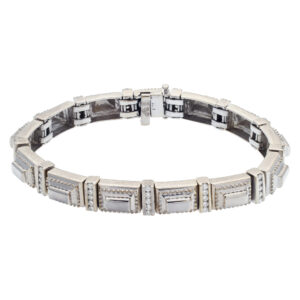 Stylish 18k white gold bracelet with approximately 1 carat in diamonds