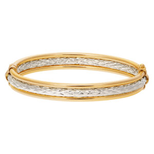 Bangle in 18K gold. Fits up to a 6 inches wrist