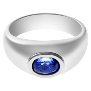 Stately sapphire ring in 14k white gold