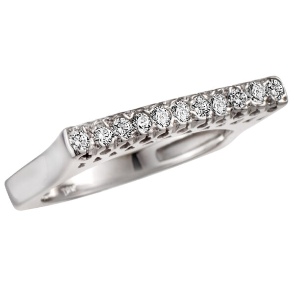 Single row diamond ring in 18k white gold. 0.33cts (I-J color, SI1 clarity). Size 8