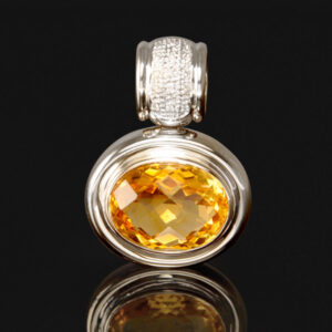 Glimmering Citrine pendant in 14k white gold