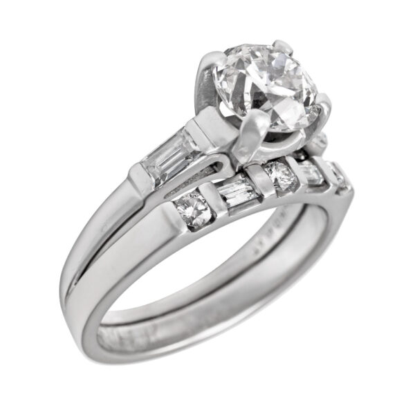 European-cut diamond ring. 1.2 cts center diamond (J color, I1 clarity) in 14k white gold