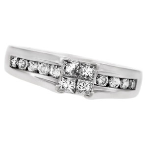 Diamond ring in 14k white gold