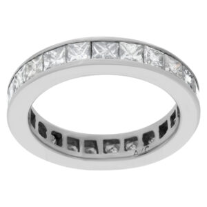 Diamond eternity band in 14k white gold