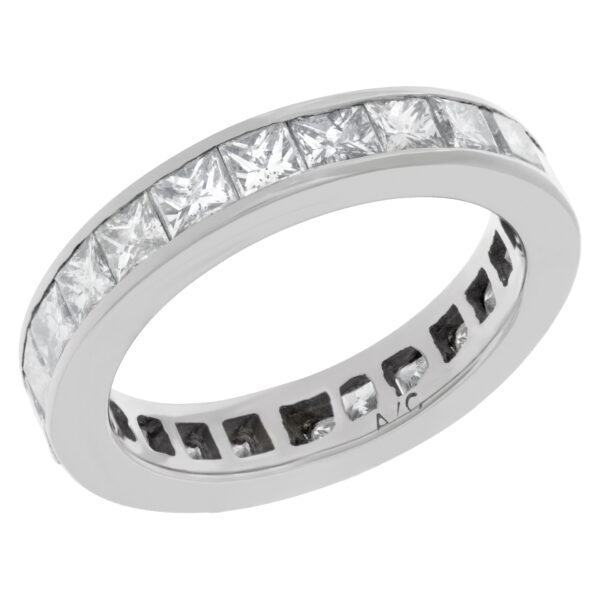 Diamond eternity band in 14k white gold