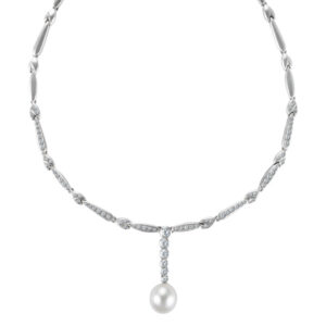 Pearl & diamond necklace in 18k white gold. App. 1.5 carats in diamonds. 10.85mm pearl.