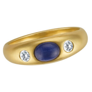 Cabochon sapphire & diamond ring in 18k yellow gold. Approx. 0.20 carats in diamonds.