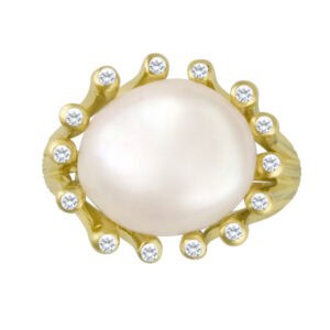 Fine 18kt yellow gold ring with baroque pearl and approx. .21 carats in diamonds