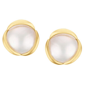 Mobe pearl earrings in 14k