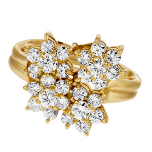 Flower cluster diamond ring in 18k yellow gold. 1.00 carat in diamonds. Size 4.5