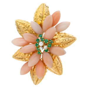 Flower brooch/pendant in 18k yellow gold with center diamonds and emerald accents