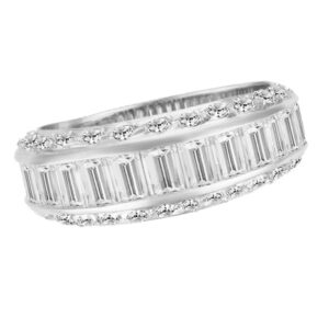 Baguette & round diamond ring with 1.89 cts in baguette & 0.62 cts in round diamonds in 18k w/g