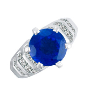 Tanzanite & diamond ring in platinum. Approx. 4 carat tanzanite & 1 ct in diamonds.