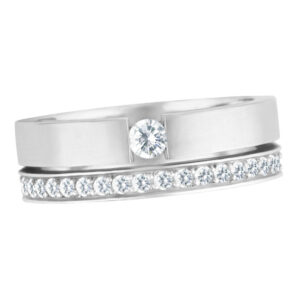 Diamond band in 18k white gold. 0.50 carats in diamonds. Size 7 1/2