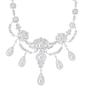 Vintage Edwardian diamond necklace in gold with silver top. Approx. 37.76 carats in diamonds