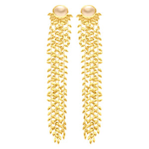 Dandling earrings in 18k yellow gold with moonstones