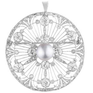 Platinum Diamond Spray pin/pendant. 5.00 carats in european cut diamonds