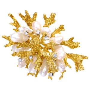 Coral motif diamond and pearl brooch in 18k yellow gold. 1.00 carat in diamonds.