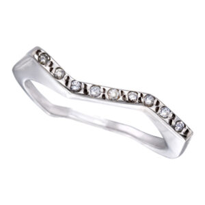 Zig-zag diamond line ring in 18k white gold, app. 0.10 carats. Size 8