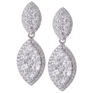 18k White Gold hanging diamond earrings. 2.19cts in white clean diamonds.