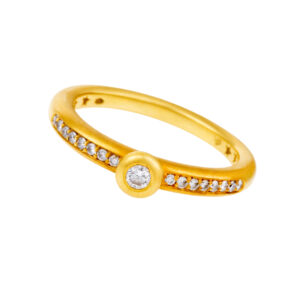 Diamond ring in 18k gold