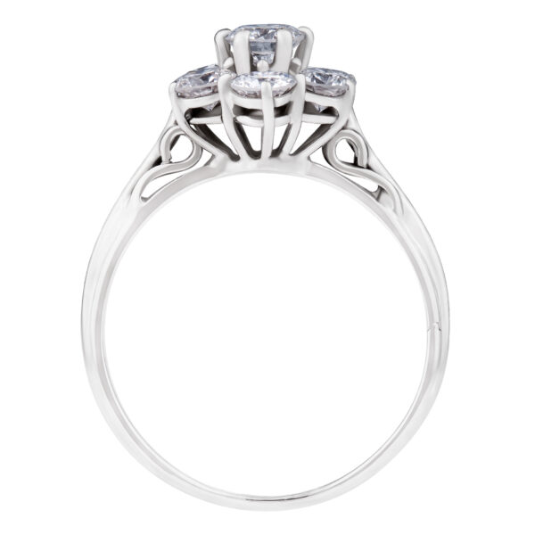 Flower diamond ring in 18k white gold. 1.20 carats (G-H, VS). Size 7