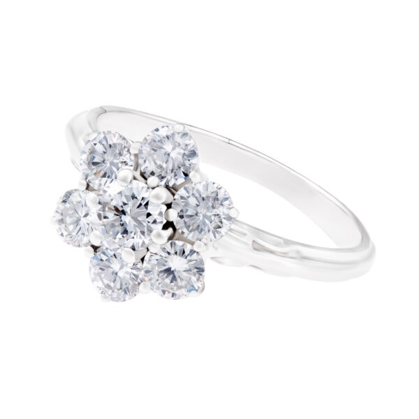 Flower diamond ring in 18k white gold. 1.20 carats (G-H, VS). Size 7