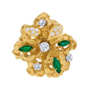 Sparkling 18k flower style ring