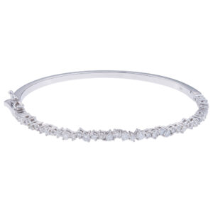 Diamond bangle in 18k white gold