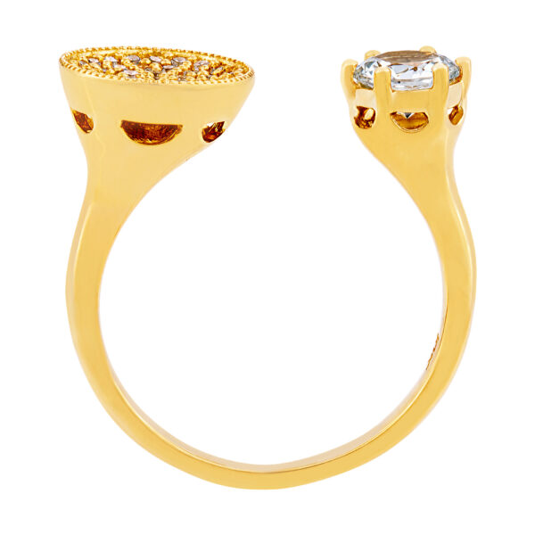 Open ring with white sapphire and diamonds set in 18k gold. 0.29 carats in dia's