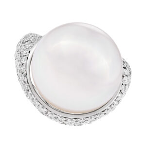 Pearl ring with diamonds in 18K white gold