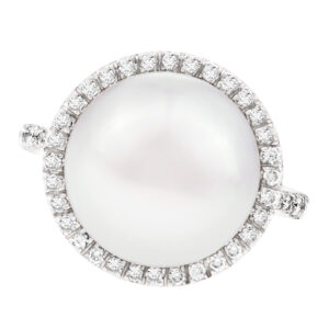 Pearl ring in 18k white gold with diamonds