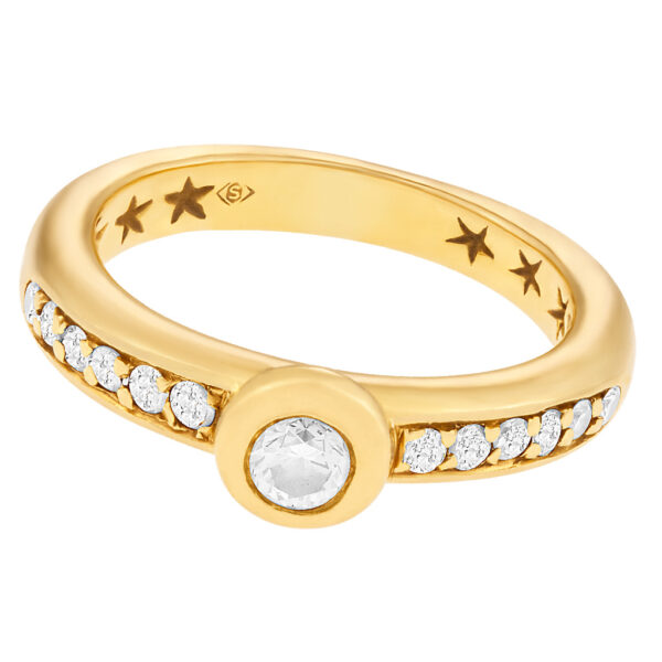 Simple & elegant diamond ring in 18k yellow gold. 0.50 carats. Size 5