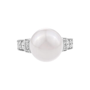 18K white gold ring with pearl and diamonds