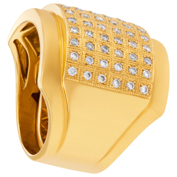 18K yellow gold ring with diamonds. Size 5.5