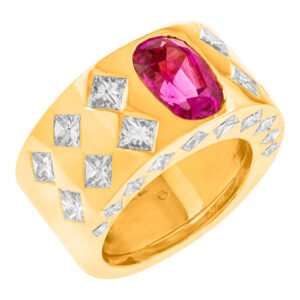 Chanel GIA certified Purplish Pink Sapphire ring in 18K with diamonds