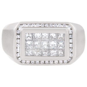 Diamond ring in 18k white gold. 1.51 carats in princess cut & round diamonds