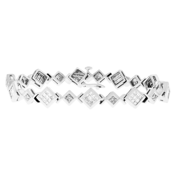 Princess cut diamond bracelet in 14k white gold. 2.20 carats in diamonds